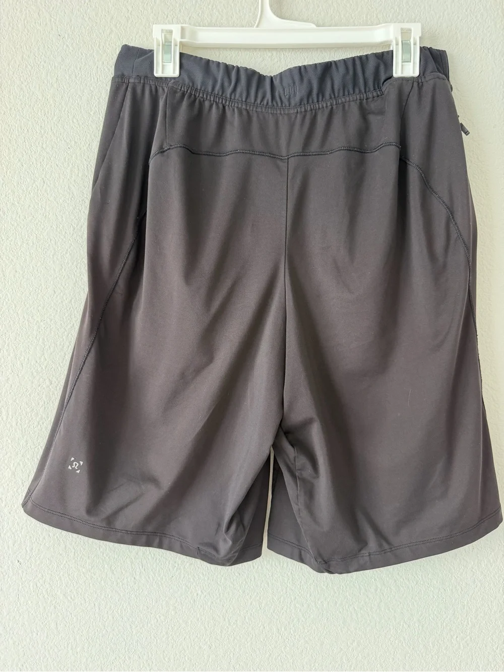 Lululemon Men’s Athletic Shorts Size L Black Drawstring Zip Pocket Training Gym